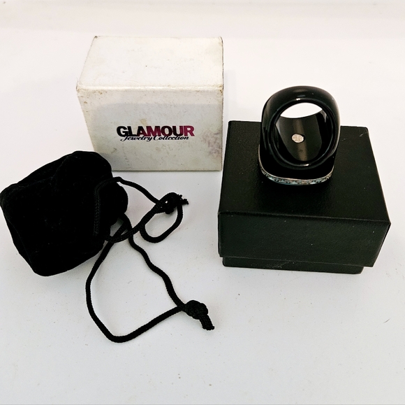 BLACK LUCITE AND TURQUOISE RING BY GLAMOUR/NIB/MODERN SYLING/SIZE 7 1/2 -8 - Picture 2 of 4